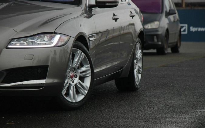 Jaguar XF cena 125990 przebieg: 23000, rok produkcji 2018 z Łasin małe 781
